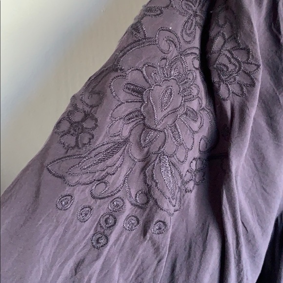 Peasant style top. Can be worn off shoulders - Picture 3 of 4